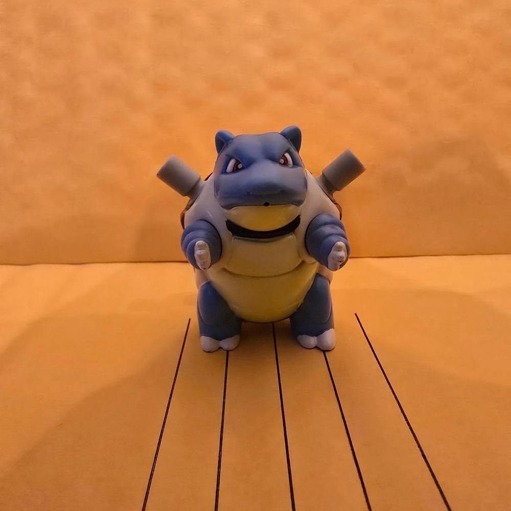 Vintage 1999 Nintendo Burger King Kids Meal Blastoise figure water squirter